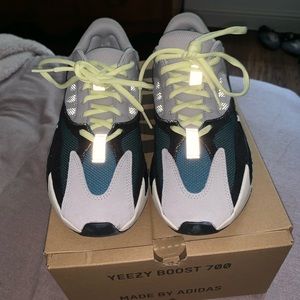 YEEZY WAVE RUNNER 700 ✨ PRICE IS FIRM ✨